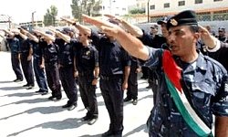 Palestinska polisen hitlerhälsar